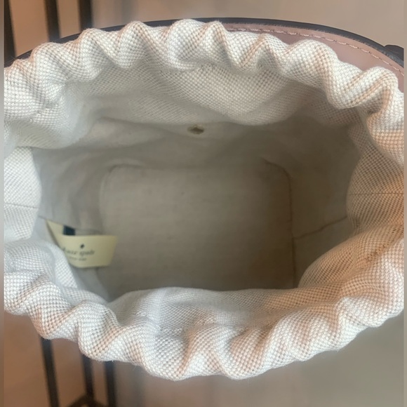 Kate Spade Pippa Flamingo by the Pool Bucket Bag Raffia Trim Pink Crossbody - Picture 8 of 11